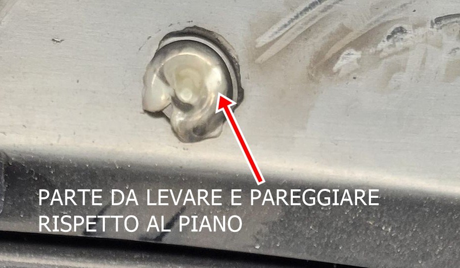 RIVETTO PROFILO PORTA b.jpeg