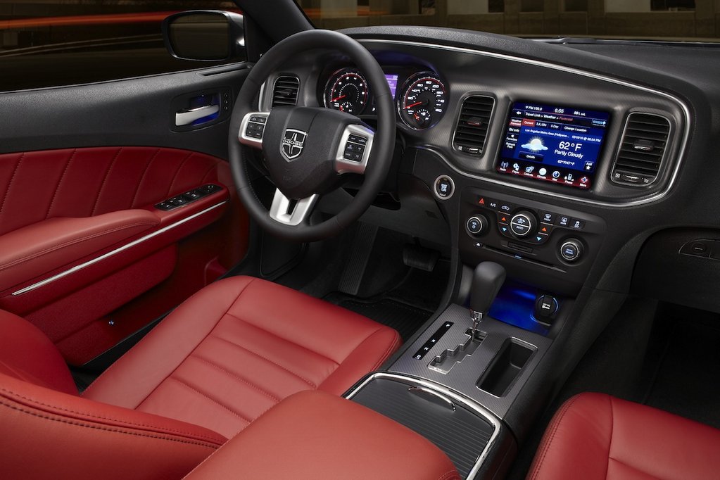 2011_dodge_charger_new_images_024.jpg