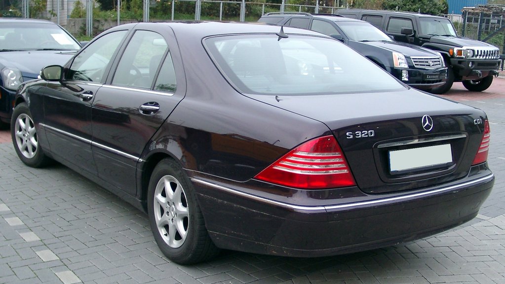 Mercedes_W220_rear_20070928.jpg