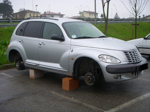 auto-su-mattoni.jpg