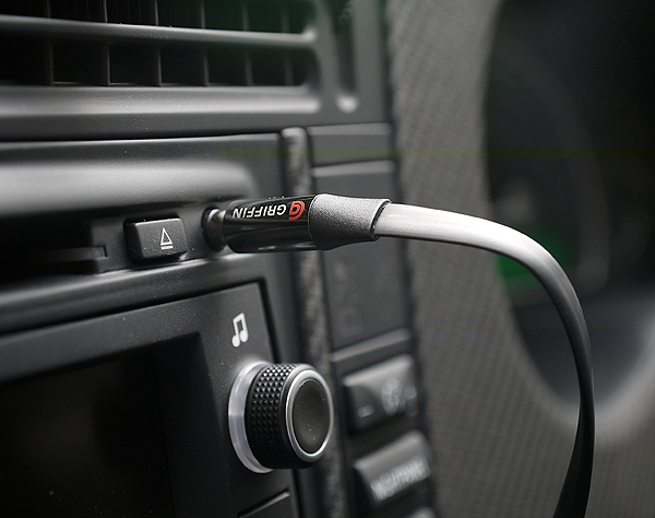 saab-93-griffin-flat-aux-cable.jpg