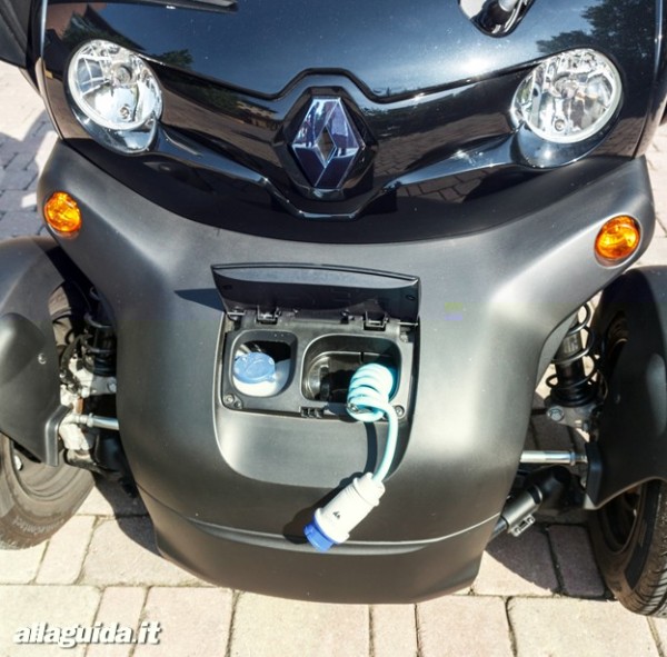 renault-twizy-connettore.jpg