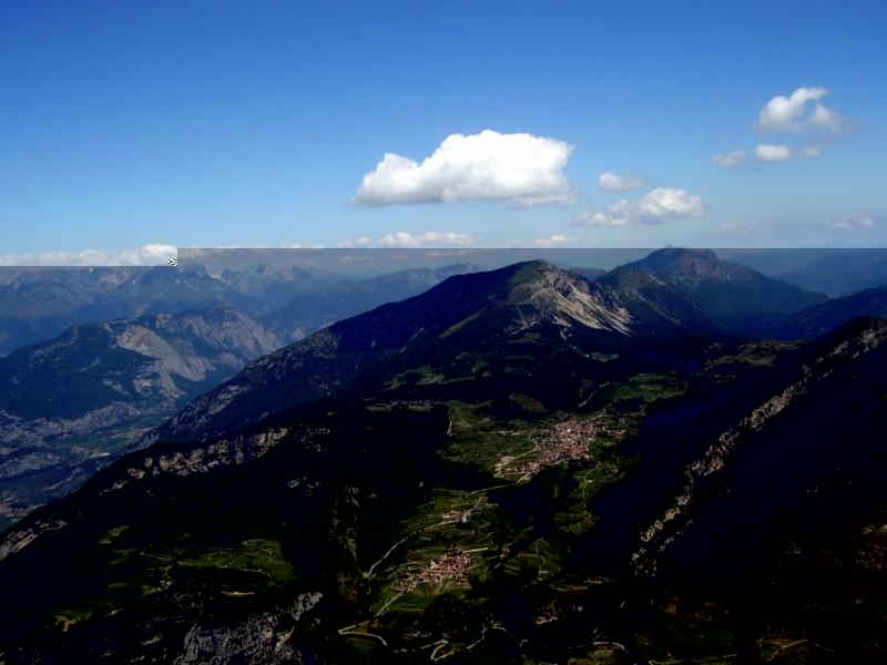 La-Val-di-Gresta-Sul-fondo-in-sequenza-i-monti-Stivo-Pannone-e-Bondone.jpg