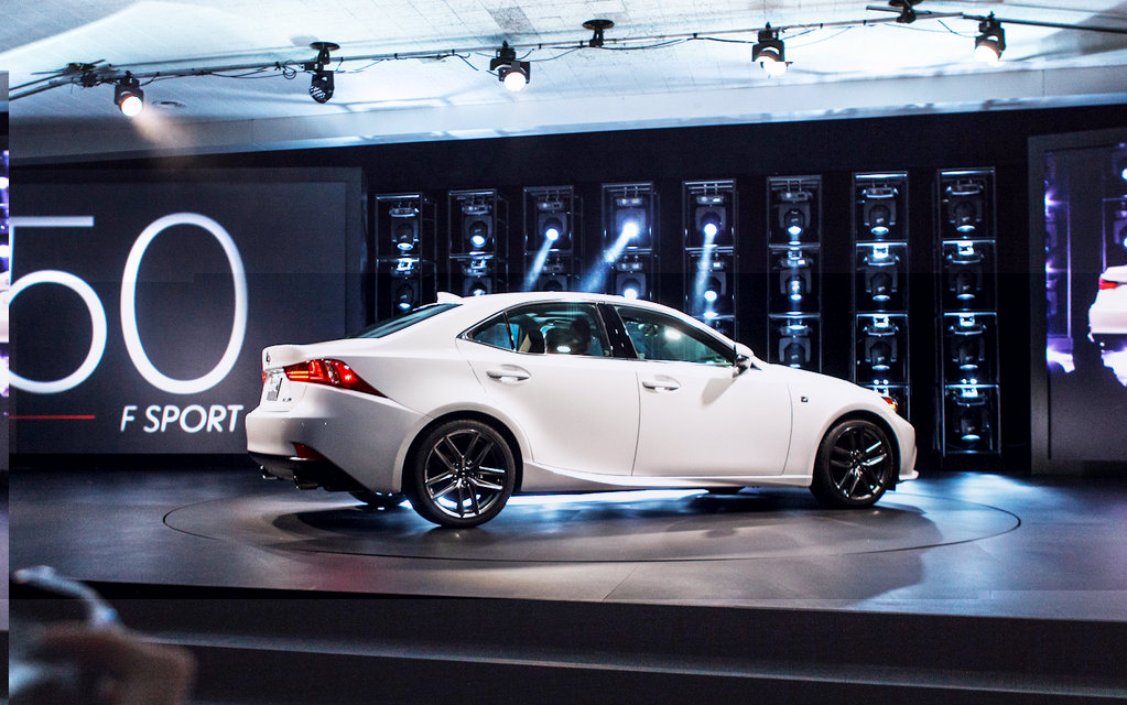 2014-Lexus-IS-350-F-Sport-rear-three-quarter.jpg