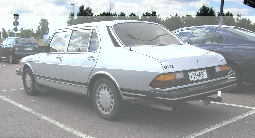 1985-SAAB900CD-rear.jpg