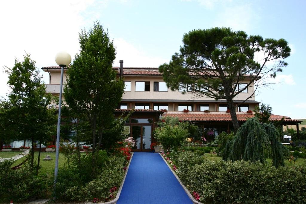 hotel tetto delle marche.jpg