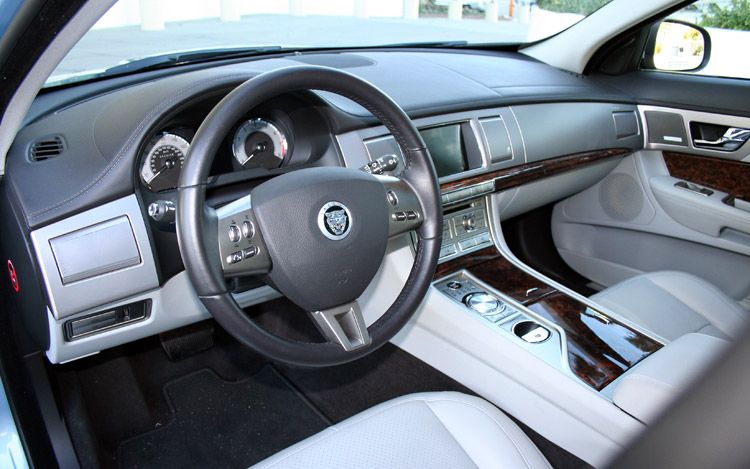 jaguar_XF+interior_view.jpg